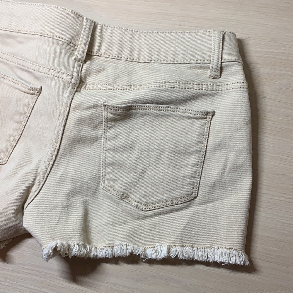 No Boundaries Khaki Denim Cut Off Shorts 👠 - Picture 10 of 15